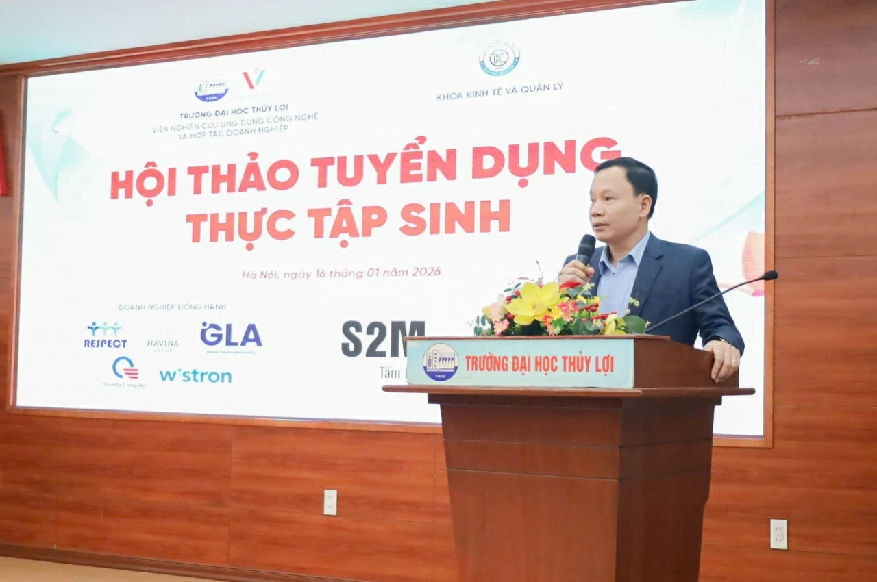 Over 300 students from Thuy Loi University seek job opportunities at the Internship Recruitment Workshop