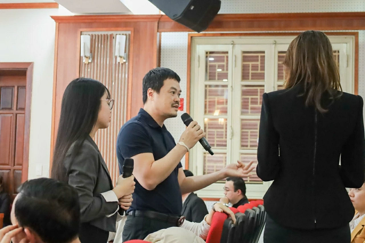 Over 300 students from Thuy Loi University seek job opportunities at the Internship Recruitment Workshop