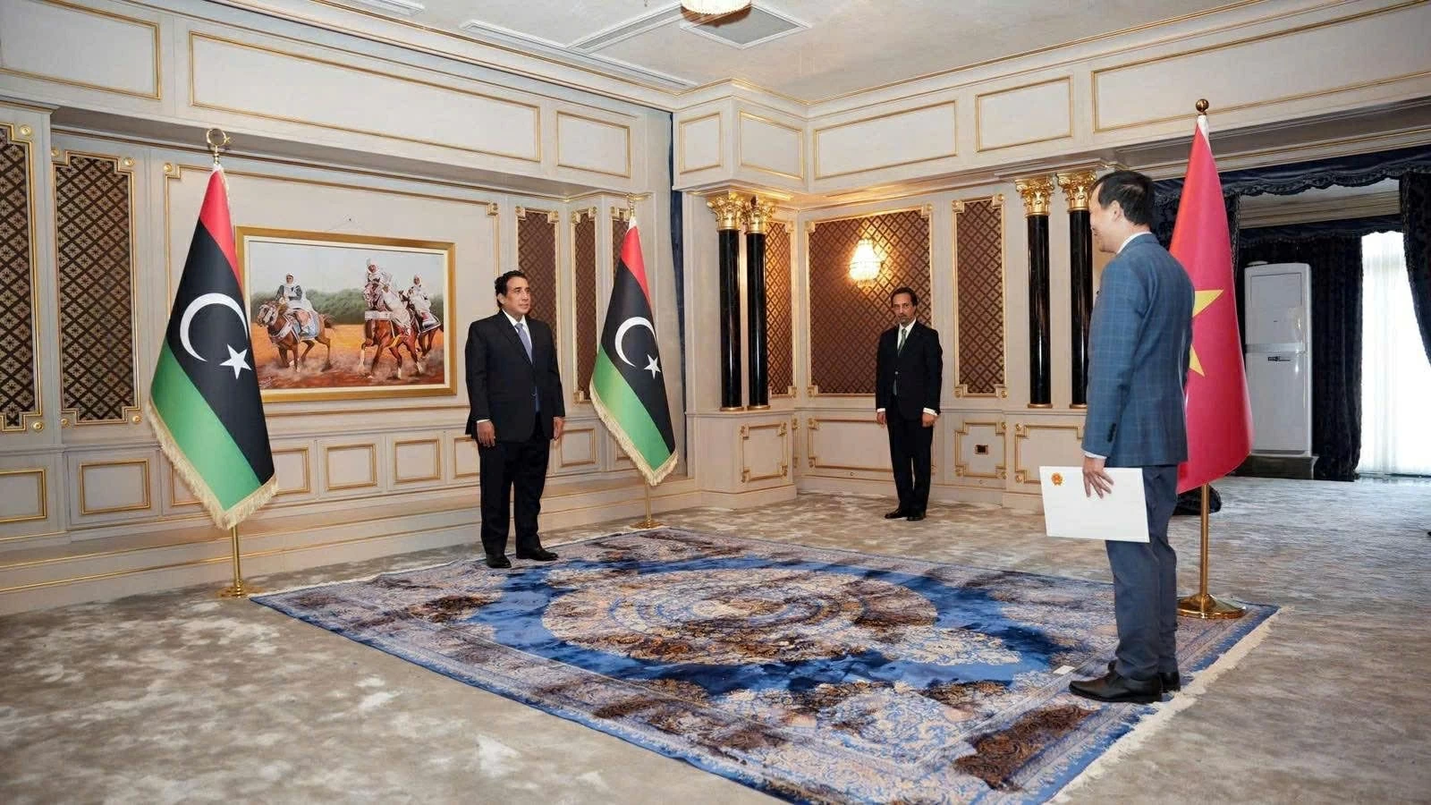 Ambassador Nguyen Nam Duong presents Credentials to the Chairman of the Presidential Council of Libya