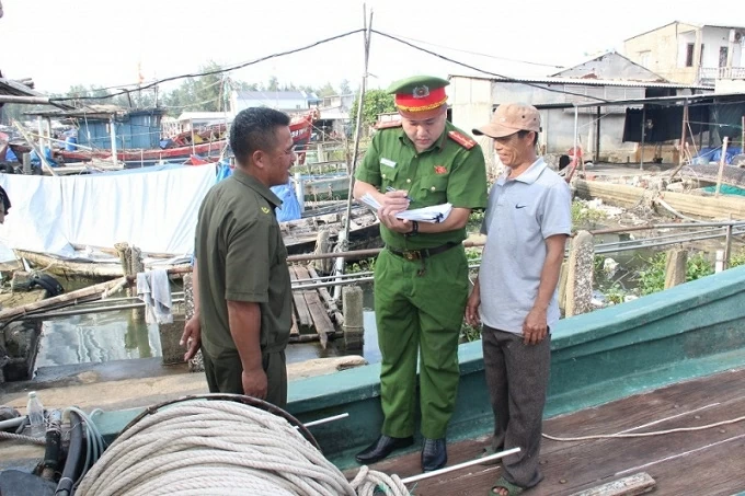 Combating IUU Fishing: Nghe An advances digitalisation; Hue supports fishermen in decommissioning “three-no” fishing vessels