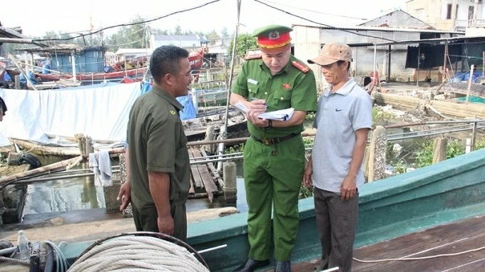 Combating IUU Fishing: Nghe An advances digitalisation; Hue supports fishermen in decommissioning “three-no” fishing vessels