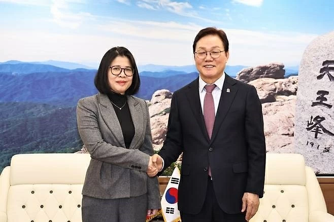 14th National Party Congress: RoK's Gyeongsangnam Governor conveys best wishes for the Congress’s success 14th National Party Congress: RoK's Gyeongsangnam Governor conveys best wishes for the Congress’s success