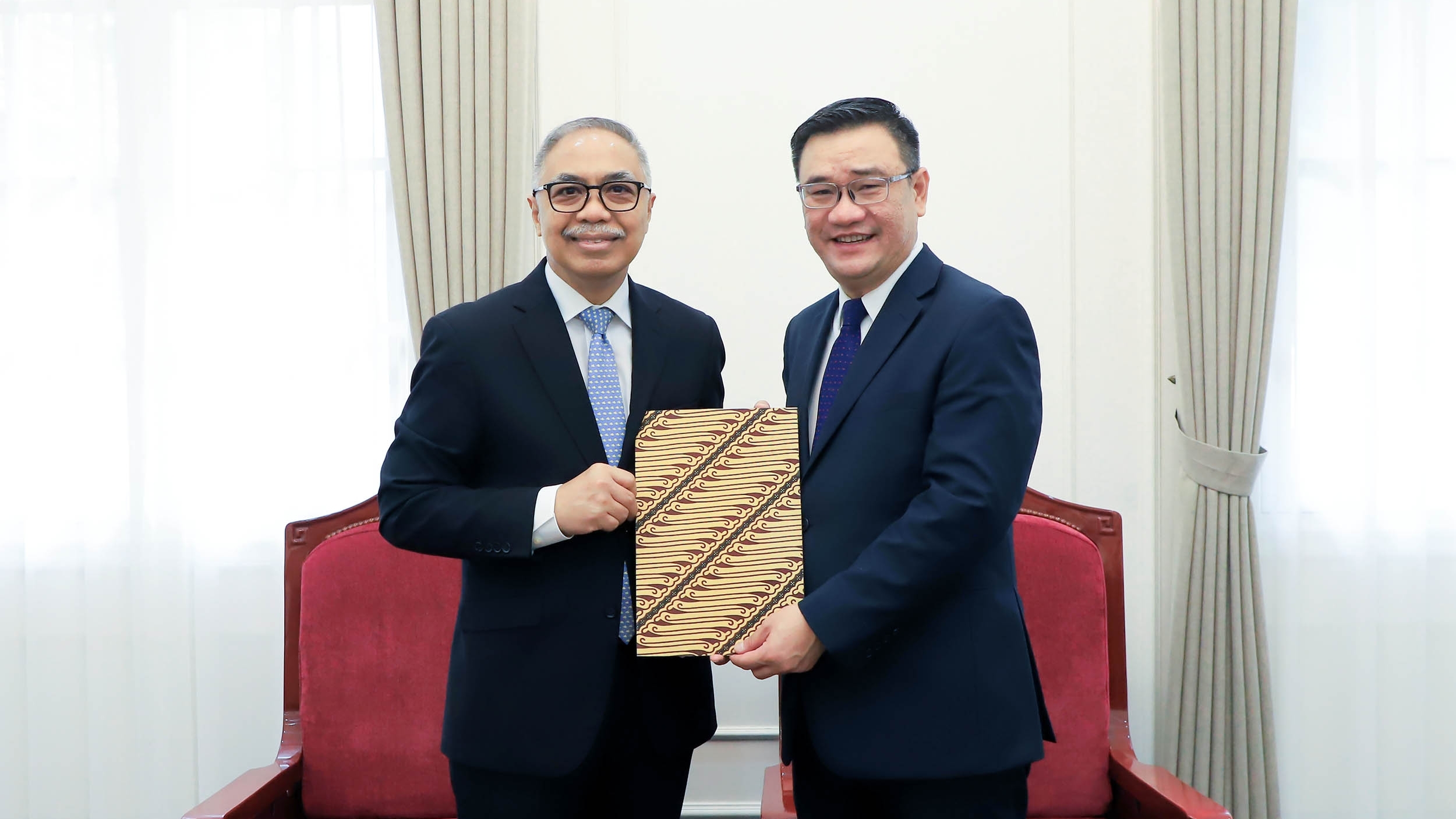 Reception of copies of Credentials for the appointment of Ambassadors of the Philippines and Indonesia to Vietnam