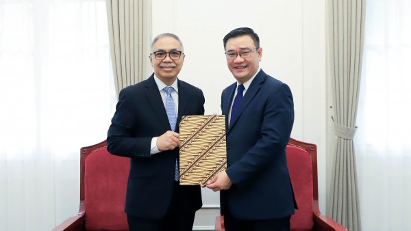 Reception of copies of Credentials for the appointment of Ambassadors of the Philippines and Indonesia to Vietnam