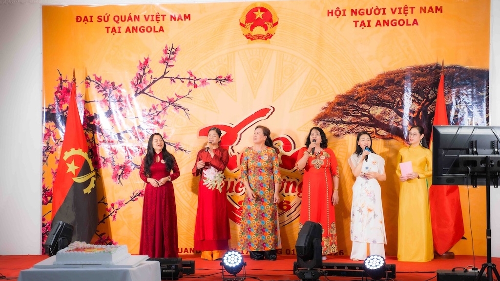 Warm Homeland Spring comes to the Vietnamese community in Angola in celebration of the 14th National Party Congress