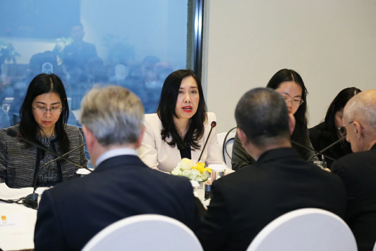 Deputy FM Le Thi Thu Hang welcomes Non-resident Ambassadors to attend the 14th National Party Congress