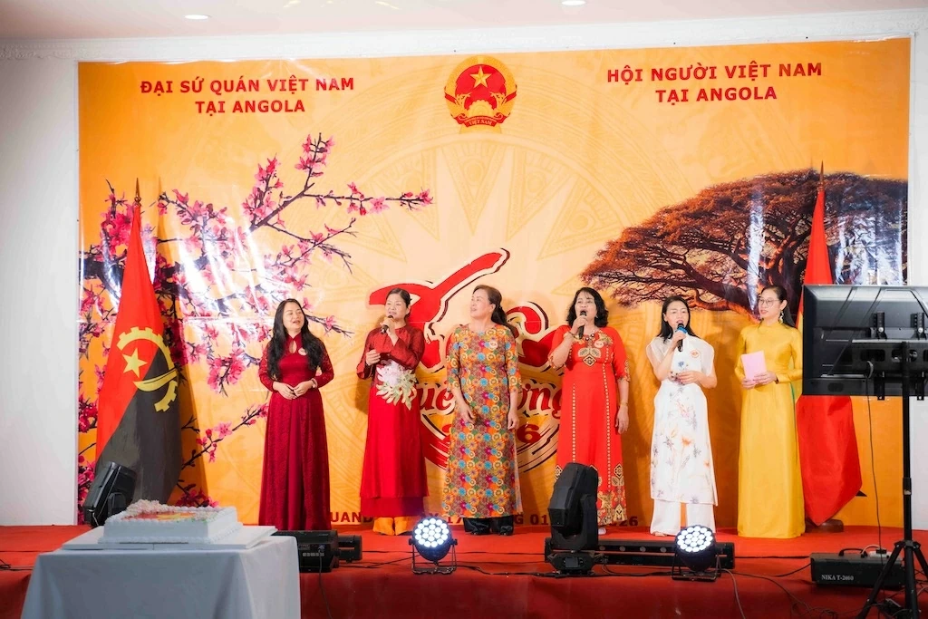 Warm Homeland Spring comes to the Vietnamese community in Angola in celebration of the 14th National Party Congress