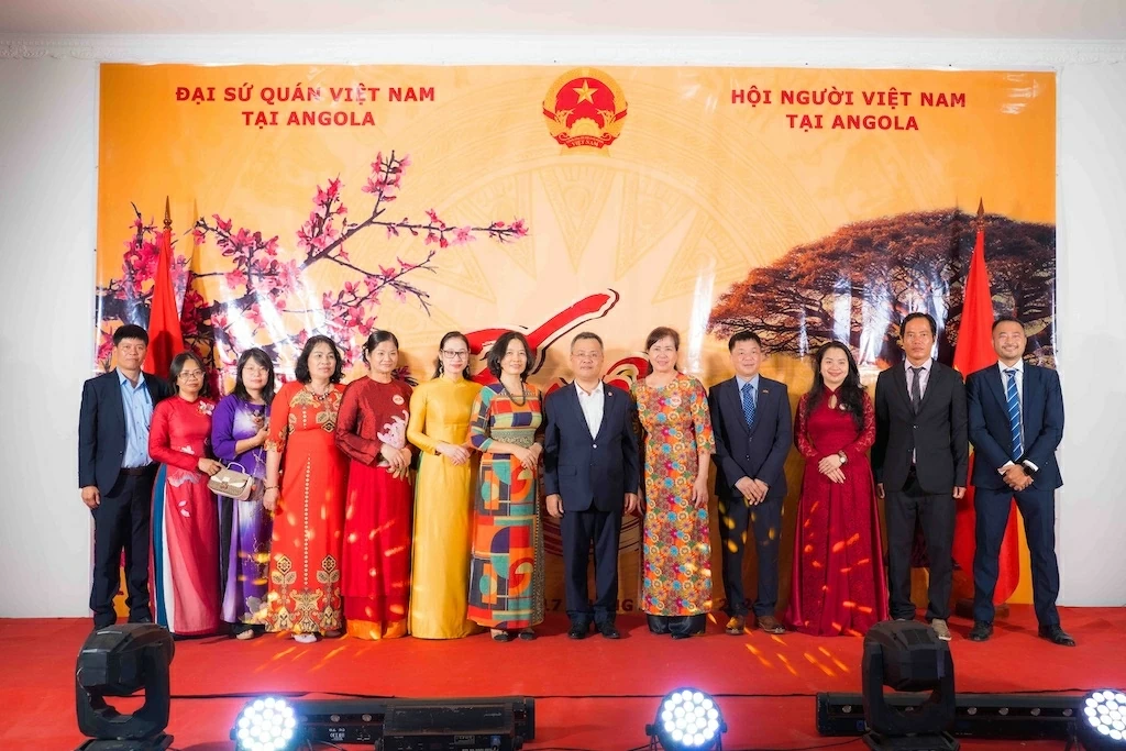 Warm Homeland Spring comes to the Vietnamese community in Angola in celebration of the 14th National Party Congress