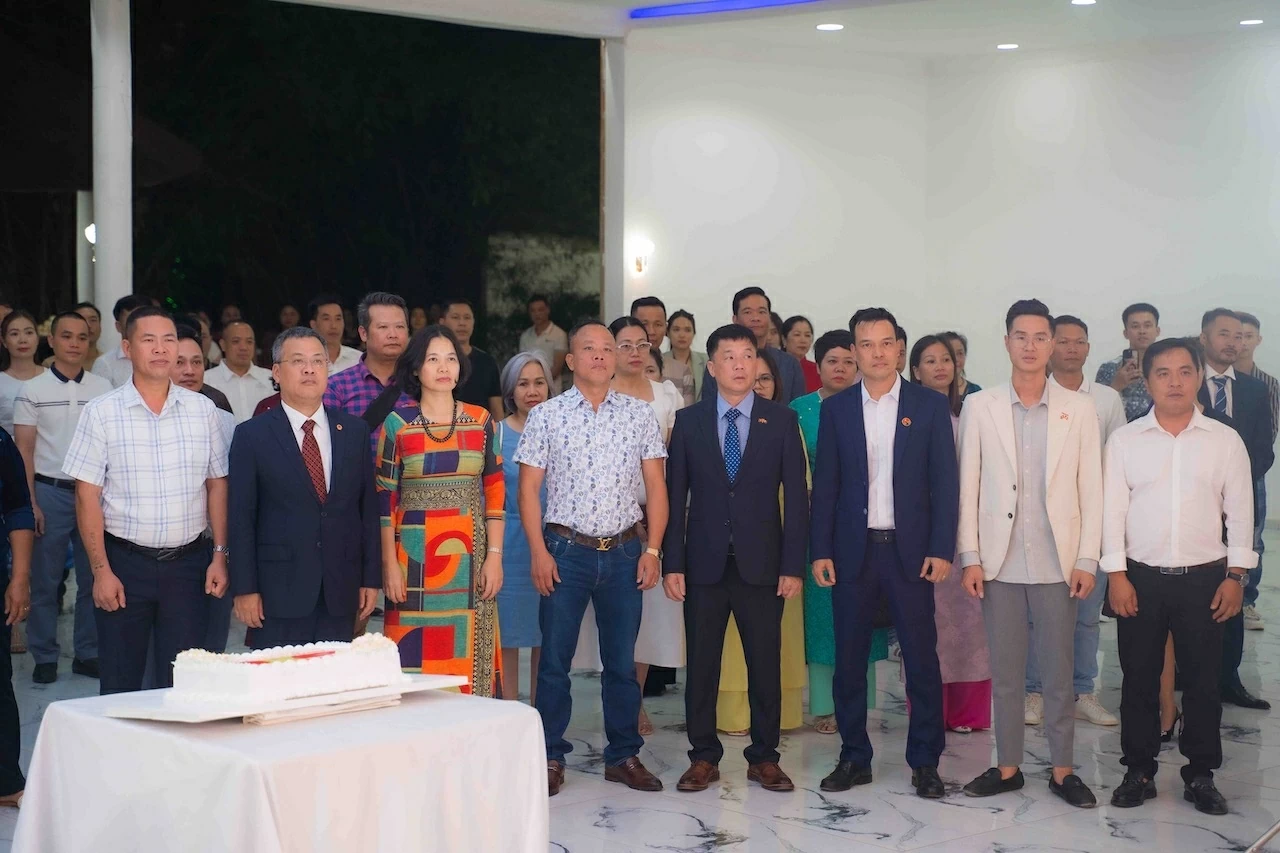 Warm Homeland Spring comes to the Vietnamese community in Angola in celebration of the 14th National Party Congress