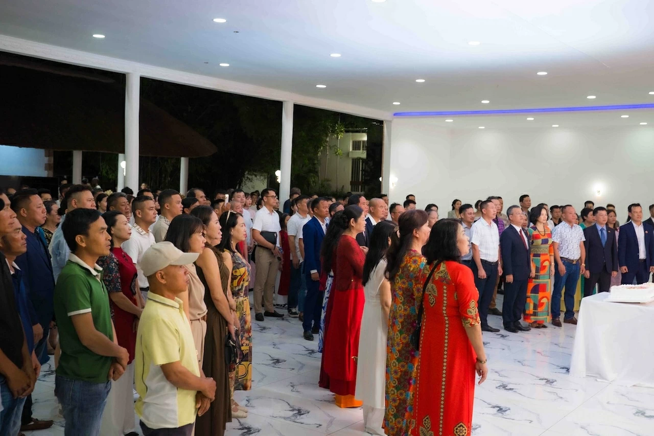 Warm Homeland Spring comes to the Vietnamese community in Angola in celebration of the 14th National Party Congress