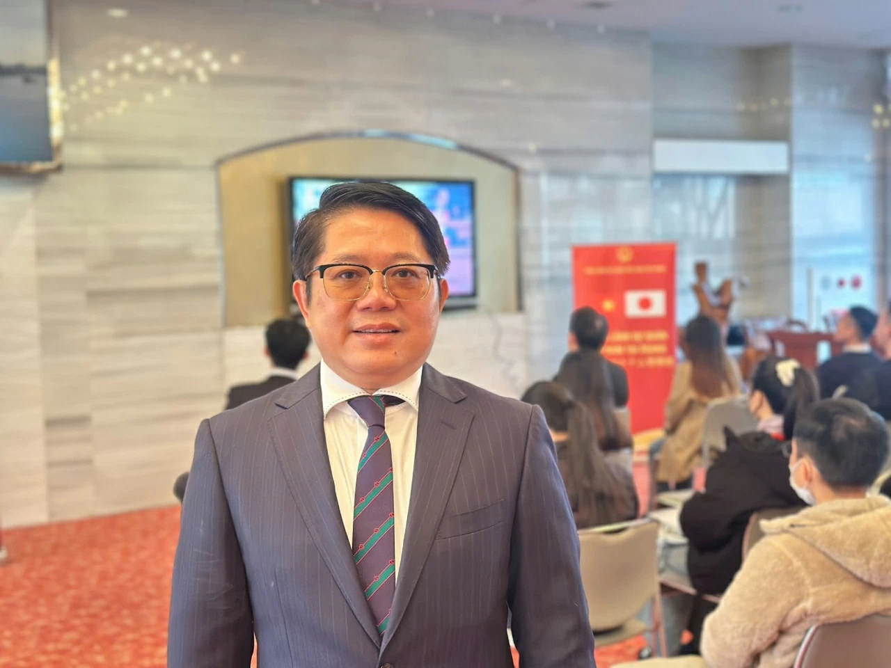 14th National Party Congress: Vietnamese community in Japan's Osaka watches live Opening Ceremony