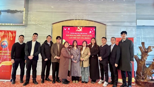 14th National Party Congress: Vietnamese community in Japan's Osaka watches live Opening Ceremony