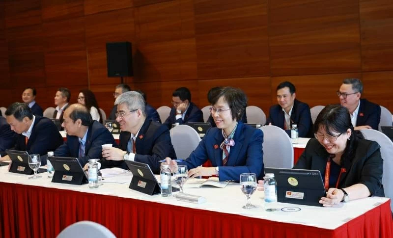 14th National Party Congress: Delegates hold group discussions on the afternoon of January 20