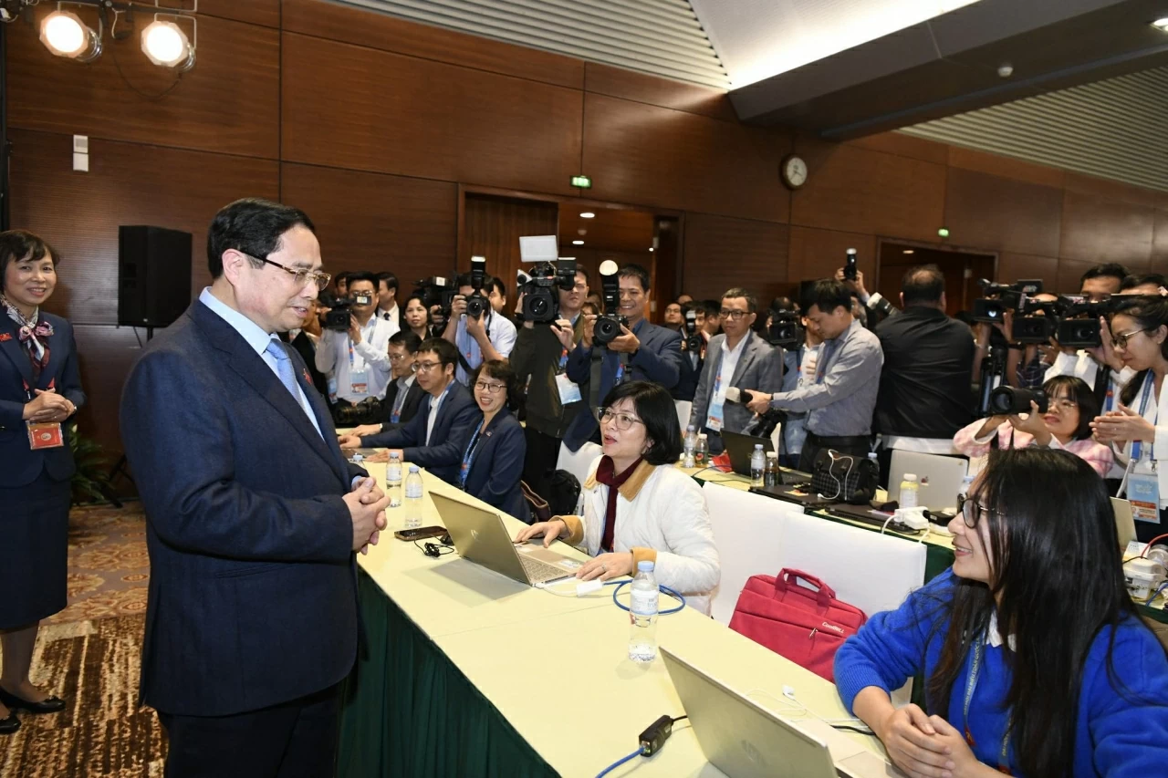 14th National Party Congress: Prime Minister Pham Minh Chinh visits Press Centre and encourages journalists covering the event
