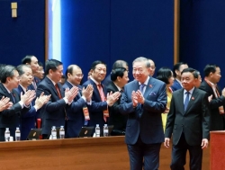 14th National Party Congress: Plenary Session discusses Congress documents