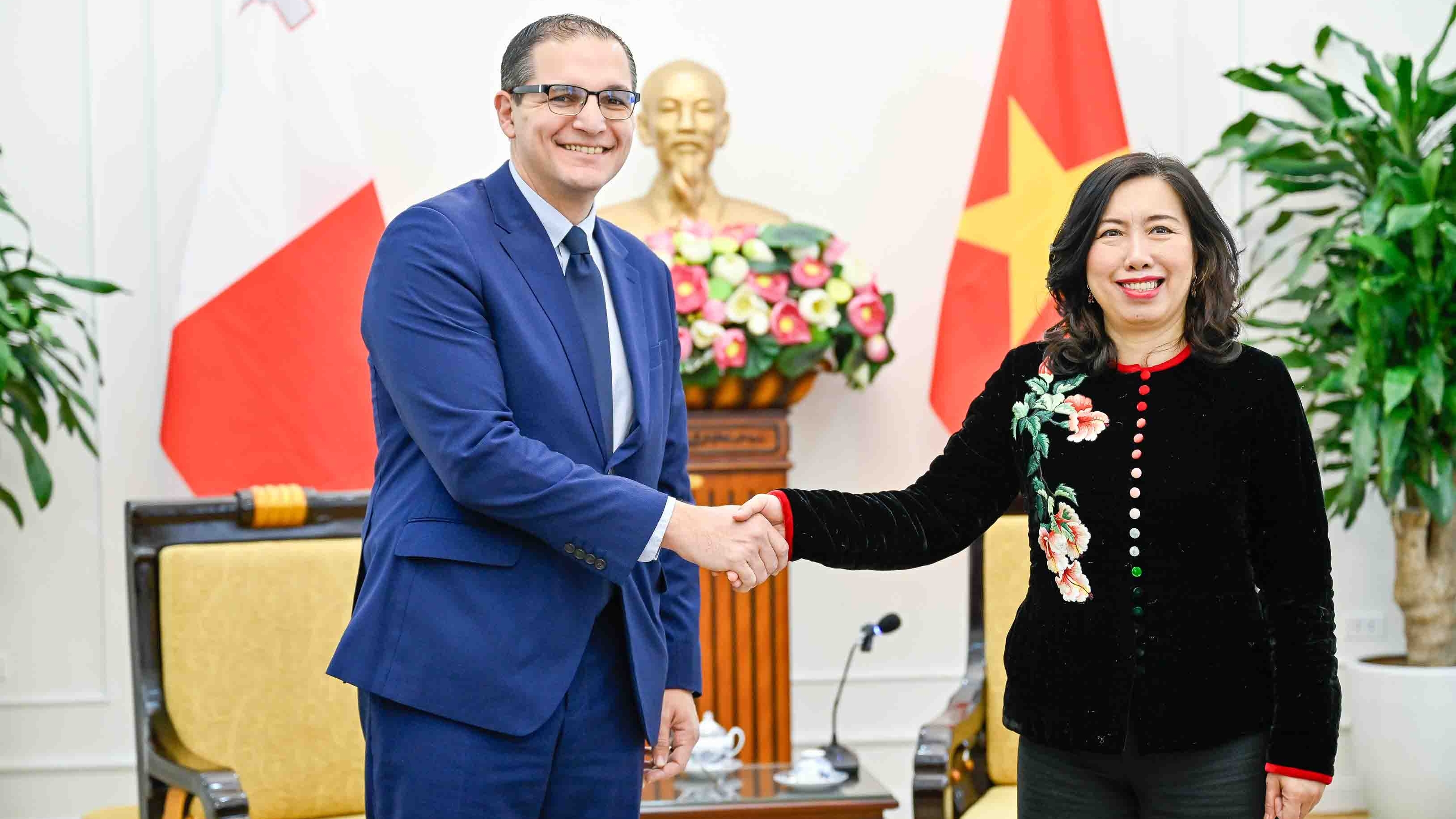 Deputy FM Le Thi Thu Hang holds talks with Malta's Permanent Secretary for Foreign and European Affairs and Trade