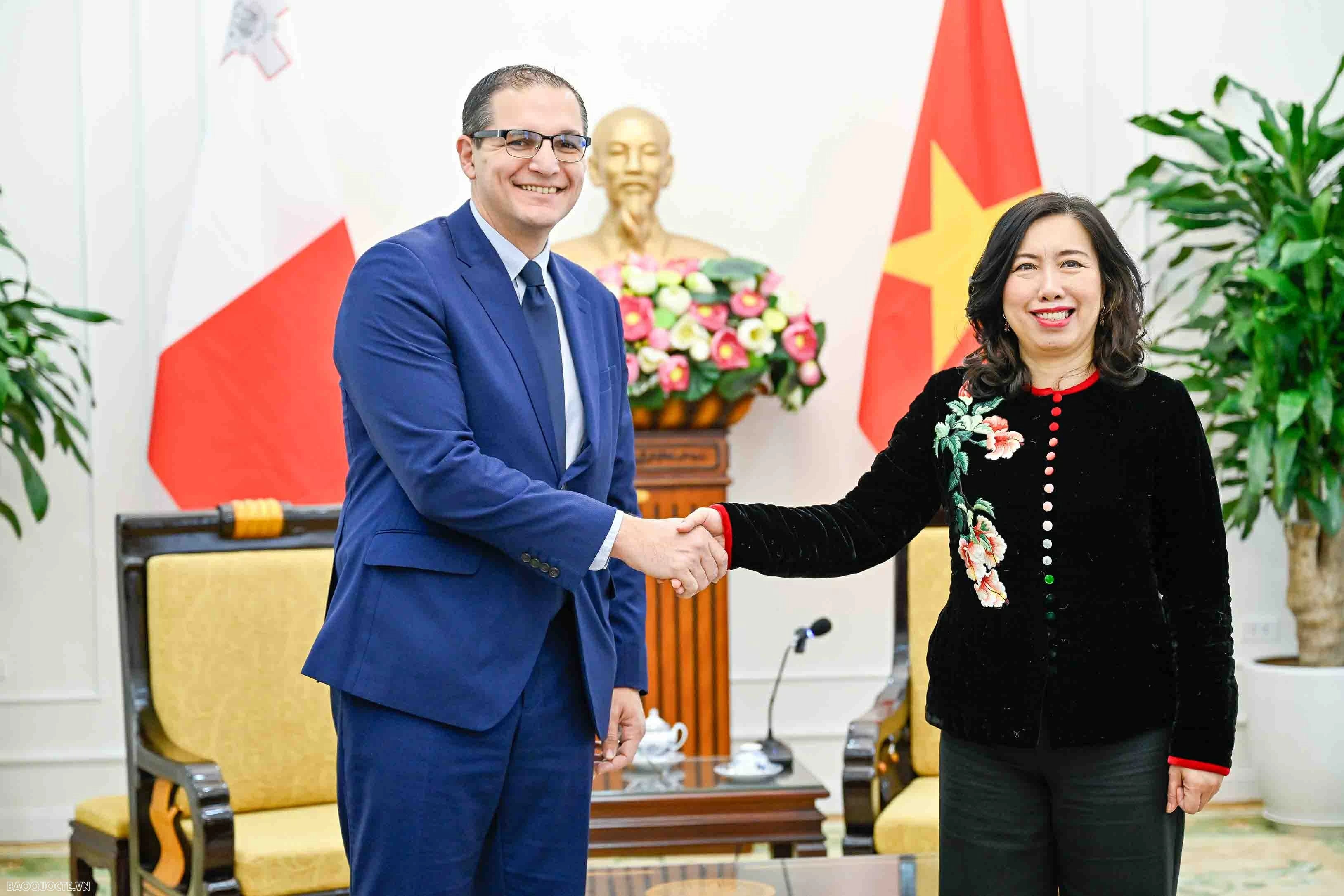 Deputy FM Le Thi Thu Hang holds talks with Malta's Permanent Secretary for Foreign and European Affairs and Trade