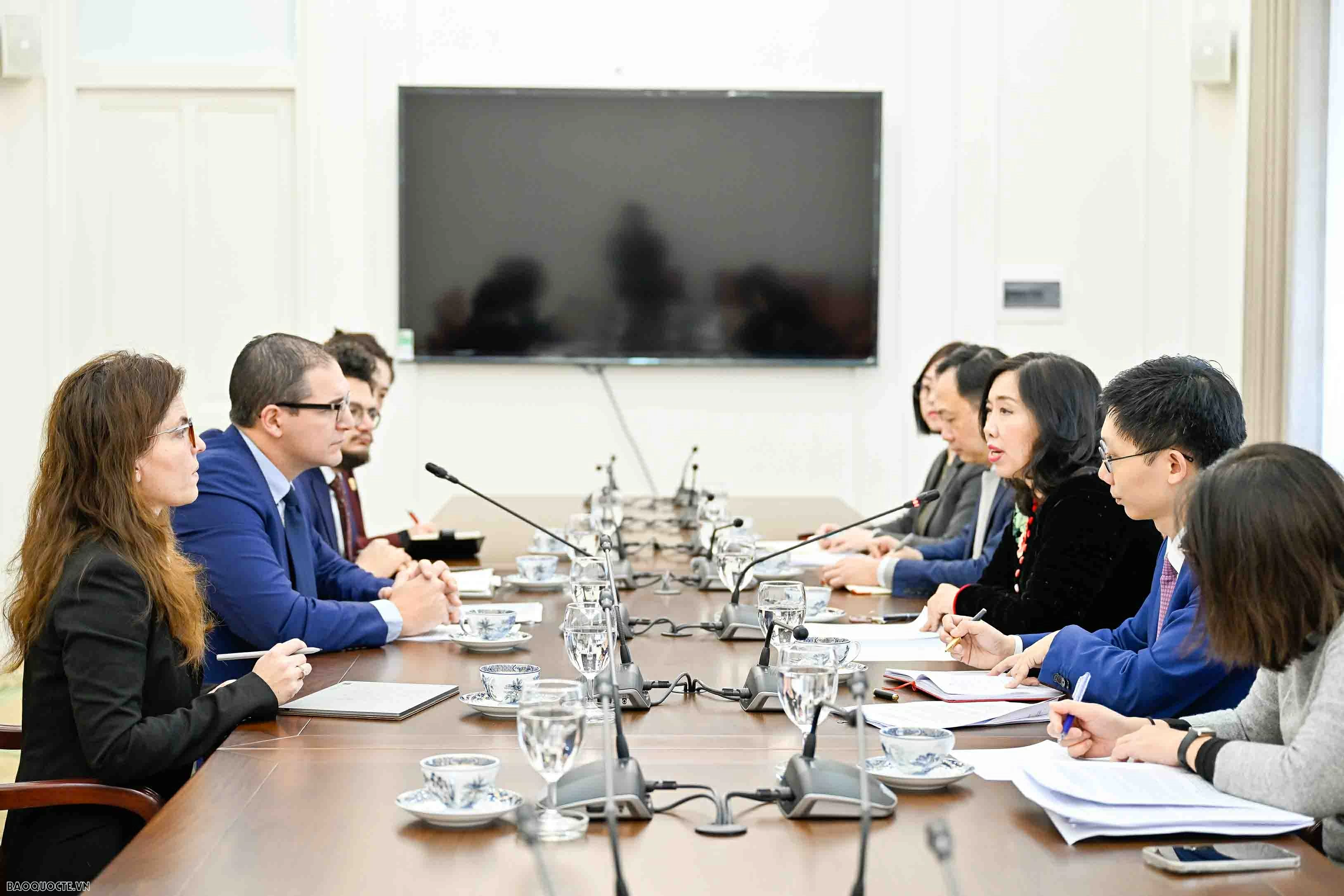 Deputy FM Le Thi Thu Hang holds talks with Malta's Permanent Secretary for Foreign and European Affairs and Trade