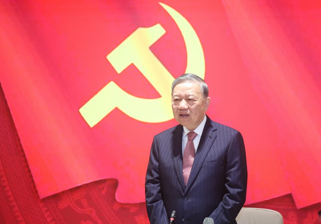 General Secretary To Lam Works with Ambassadors, Heads of Vietnamese Diplomatic Missions
on implementing the 14th Congress Resolution General Secretary To Lam Works with Ambassadors, Heads of Vietnamese Diplomatic Missions
on implementing the 14th Congress Resolution