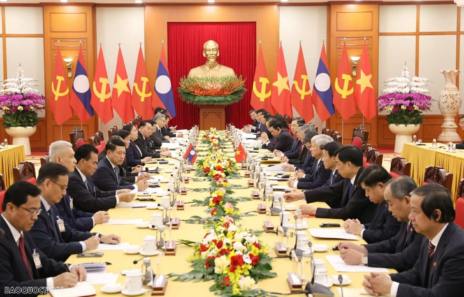 General Secretary To Lam, Lao General Secretary and President Thongloun Sisoulith hold talks