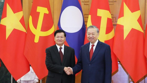 General Secretary To Lam, Lao General Secretary and President Thongloun Sisoulith hold talks