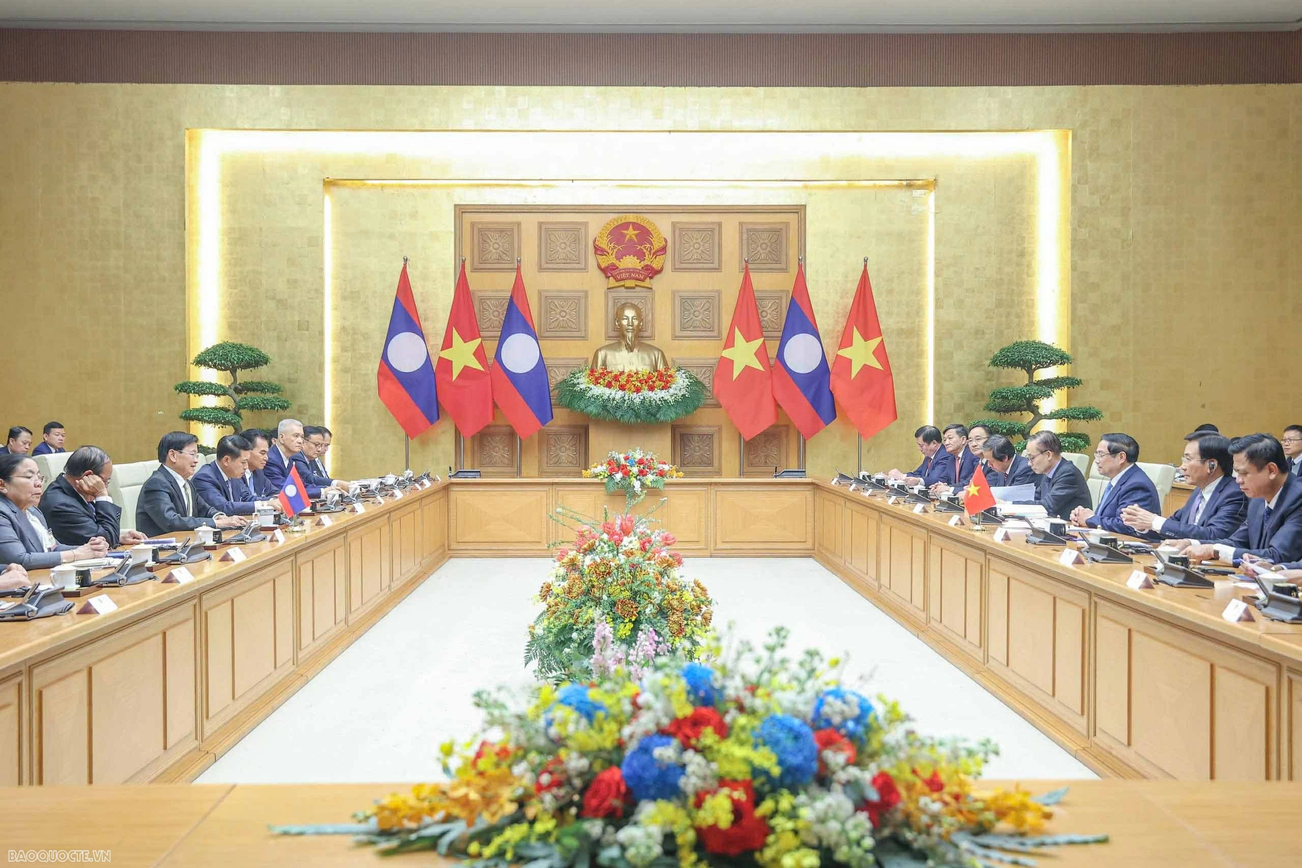 PM Pham Minh Chinh welcomes Lao General Secretary, President Thongloun Sisoulith to promote strategic economic cooperation PM Pham Minh Chinh welcomes Lao General Secretary, President Thongloun Sisoulith to promote strategic economic cooperation