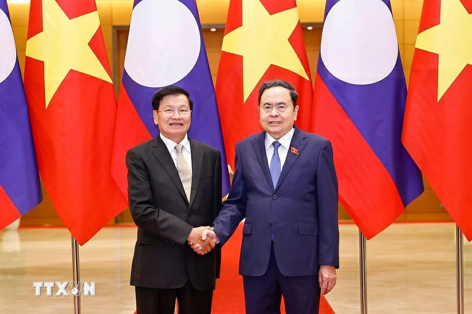 National Assembly Chairman Tran Thanh Man meets with General Secretary, President of Laos Thongloun Sisoulith