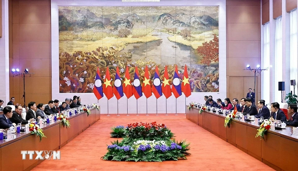 National Assembly Chairman Tran Thanh Man meets with General Secretary, President of Laos Thongloun Sisoulith