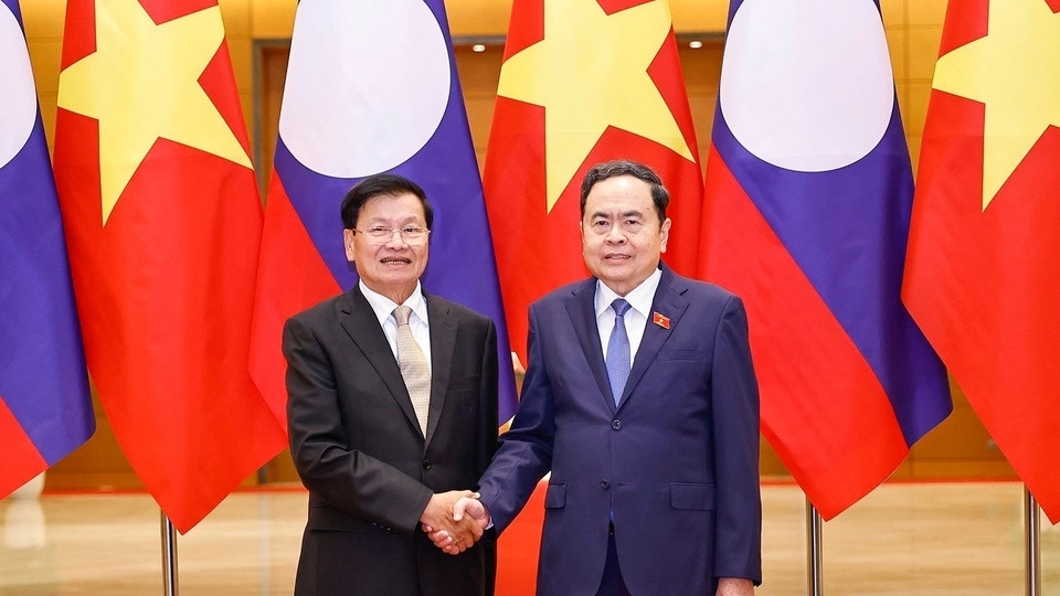 National Assembly Chairman Tran Thanh Man meets with General Secretary, President of Laos Thongloun Sisoulith
