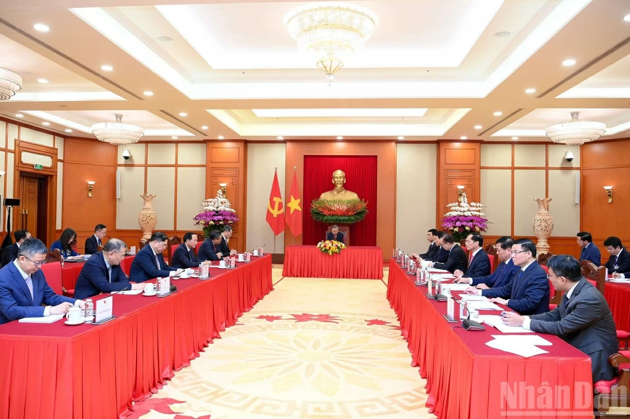 General Secretary To Lam and General Secretary, President of China Xi Jinping hold phone talks General Secretary To Lam and General Secretary, President of China Xi Jinping hold phone talks