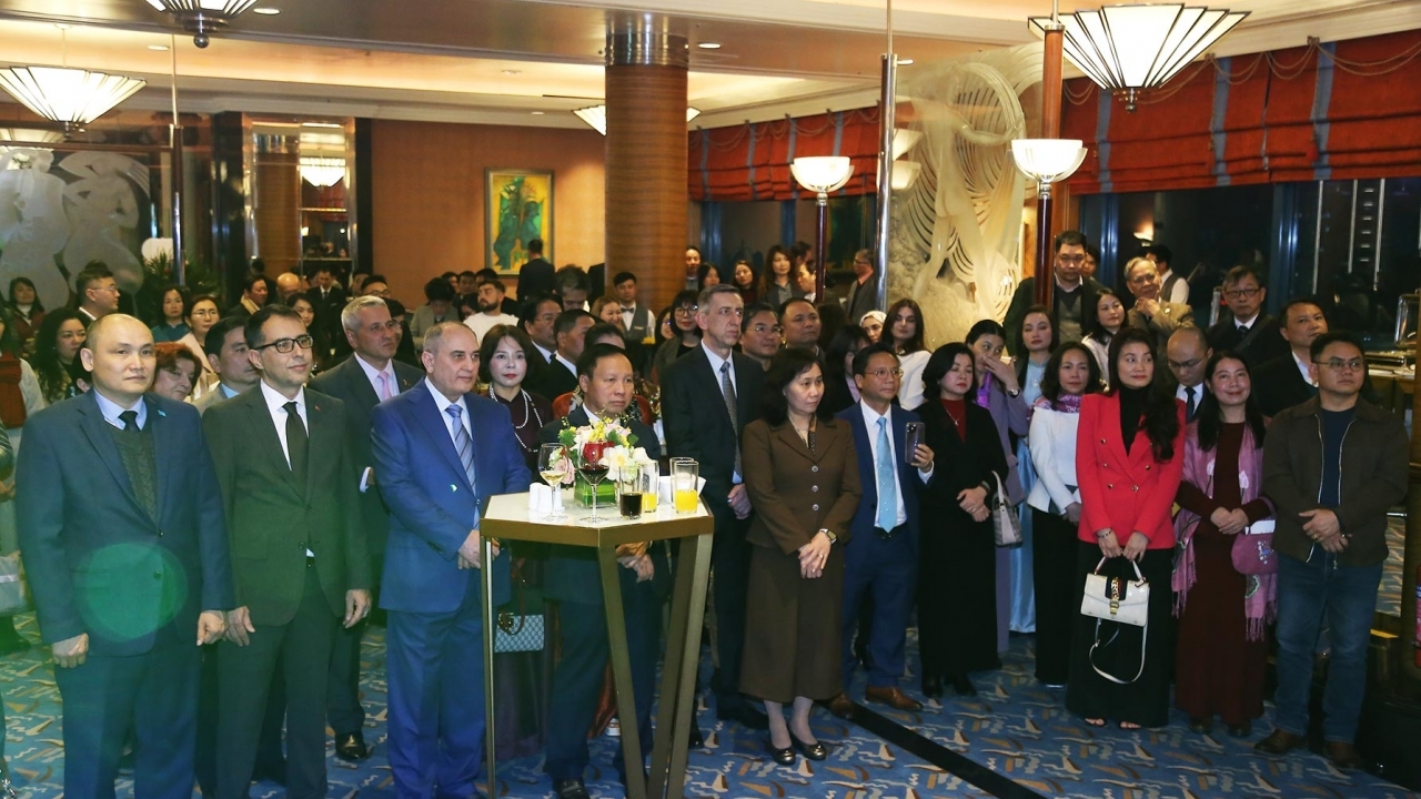 Signing of statistical cooperation agreement deepens Vietnam-Azerbaijan relations