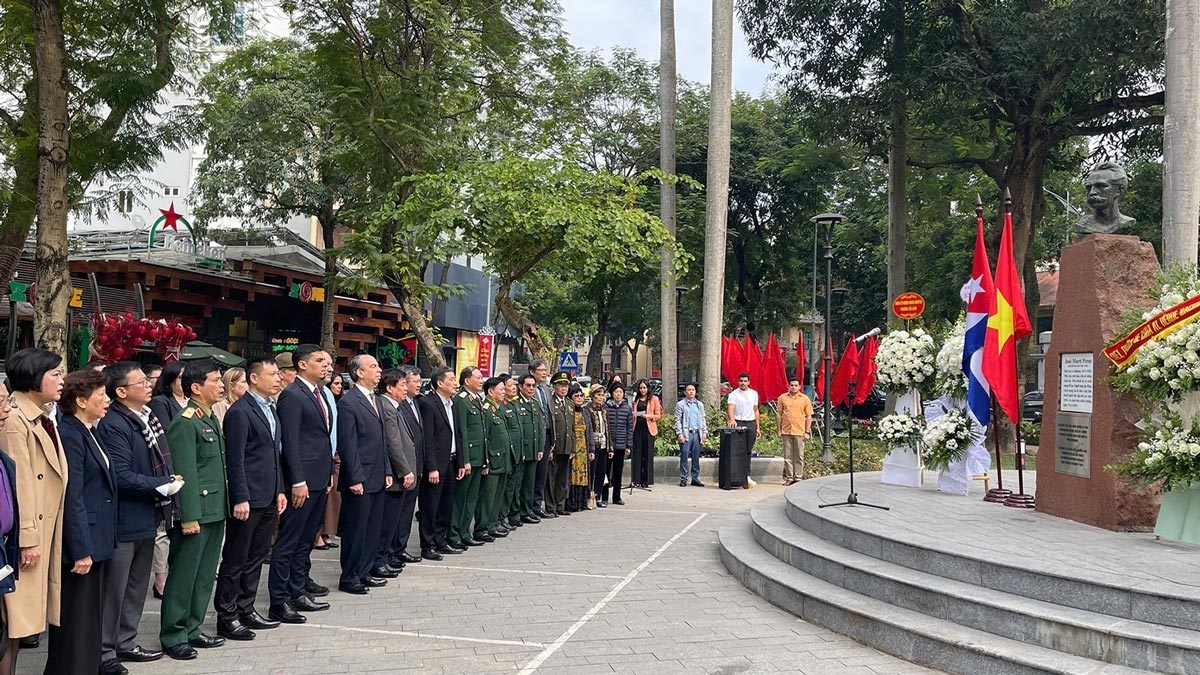 Commemorating the 173rd birth anniversary of Cuban National Hero José Martí in Hanoi