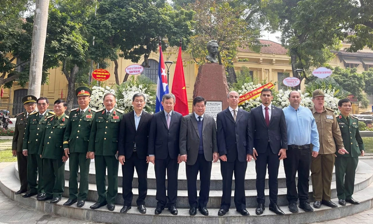 Commemorating the 173rd birth anniversary of Cuban National Hero José Martí in Hanoi