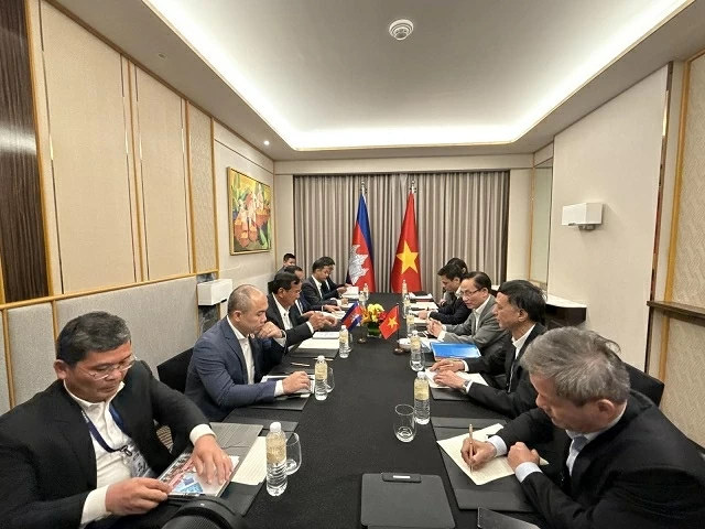Foreign Minister Le Hoai Trung holds bilateral meetings with ASEAN Foreign Ministers in Cebu