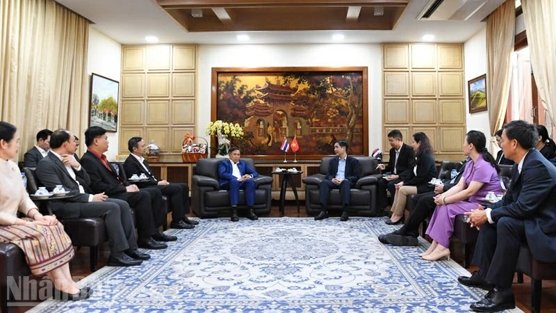 Lao Embassy in Thailand congratulates the 14th Congress of the Communist Party of Vietnam