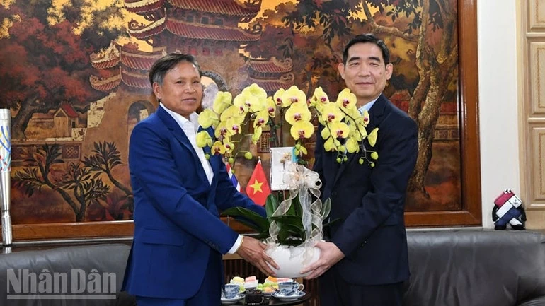 Lao Embassy in Thailand congratulates the 14th Congress of the Communist Party of Vietnam