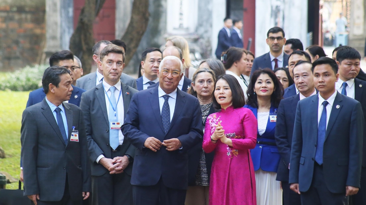 European Council President António Costa visits Van Mieu – Quoc Tu Giam and Metro Line 3 Project