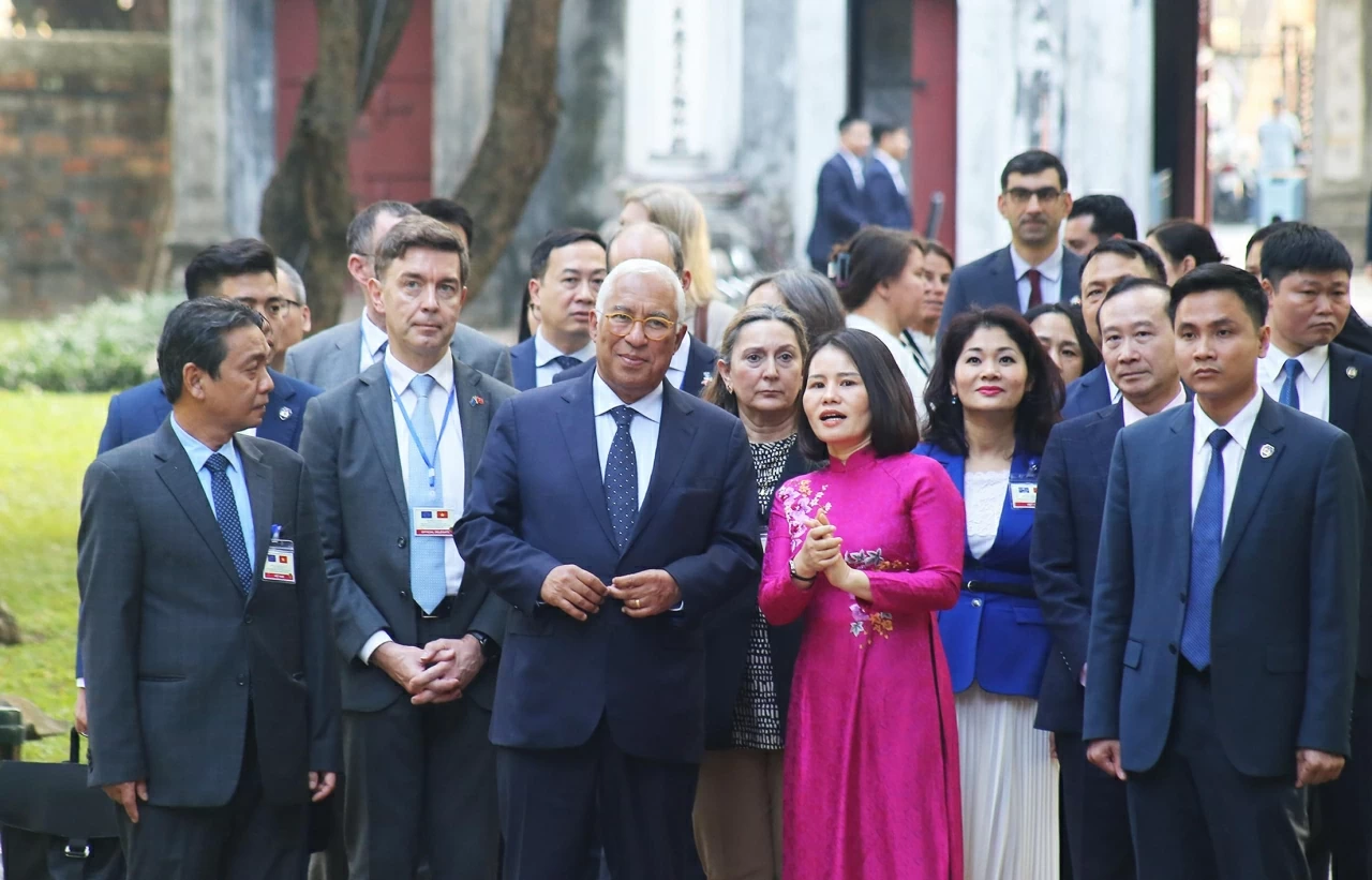 European Council President António Costa visits Van Mieu – Quoc Tu Giam and Metro Line 3 Project