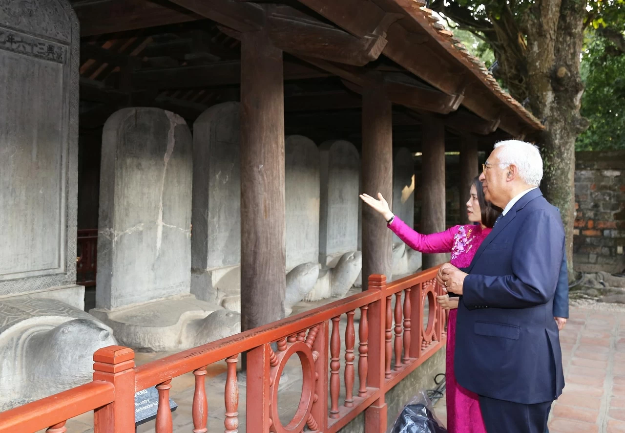 European Council President António Costa visits Van Mieu – Quoc Tu Giam and Metro Line 3 Project