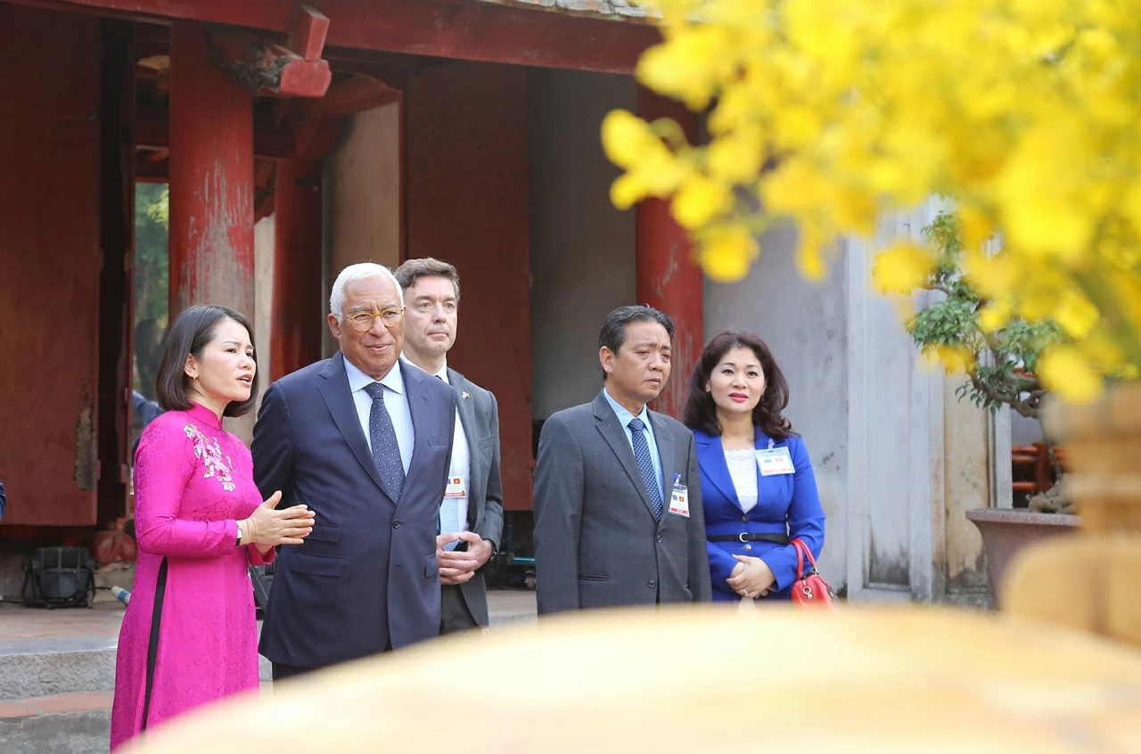 European Council President António Costa visits Van Mieu – Quoc Tu Giam and Metro Line 3 Project