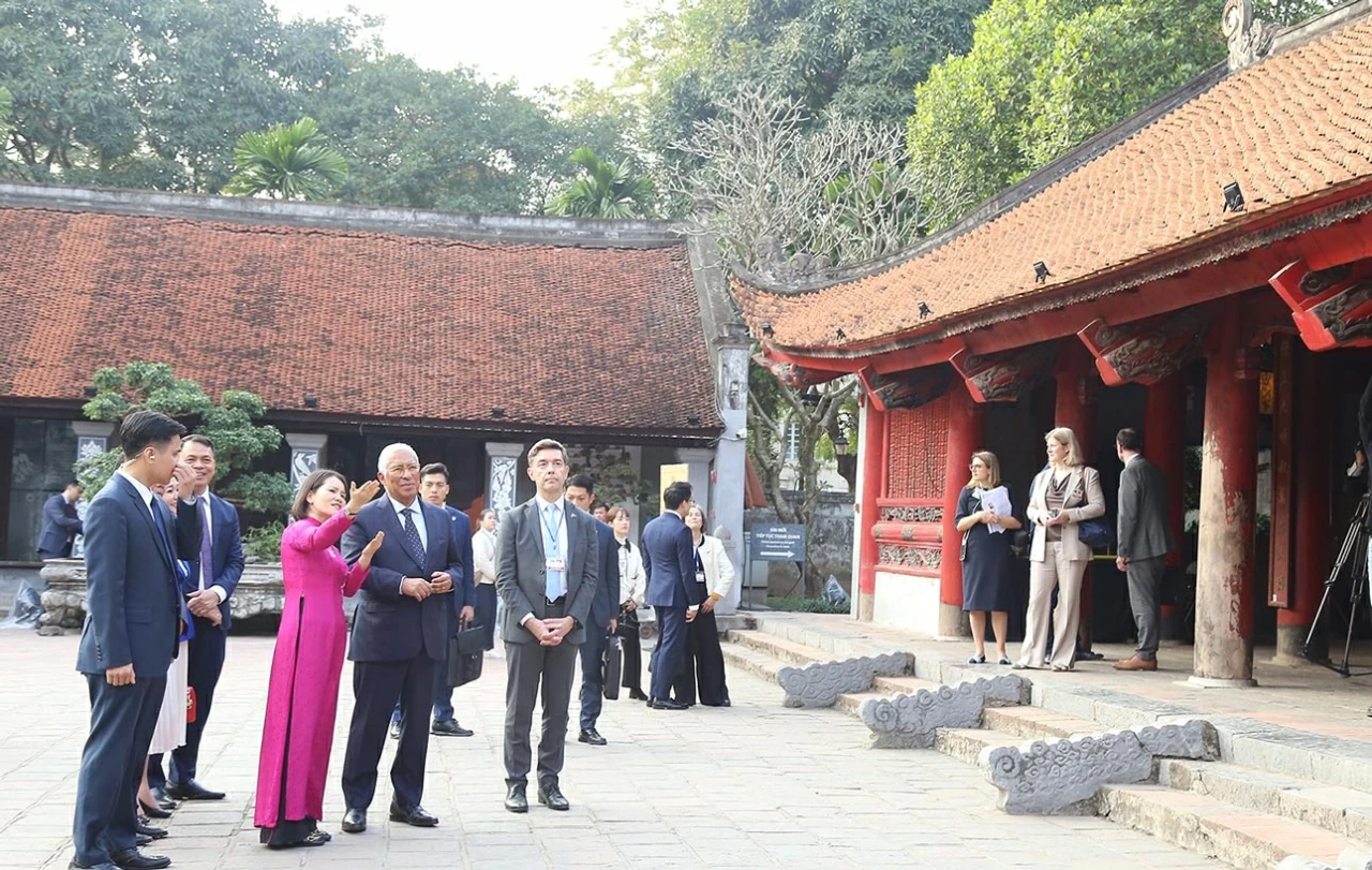 European Council President António Costa visits Van Mieu – Quoc Tu Giam and Metro Line 3 Project