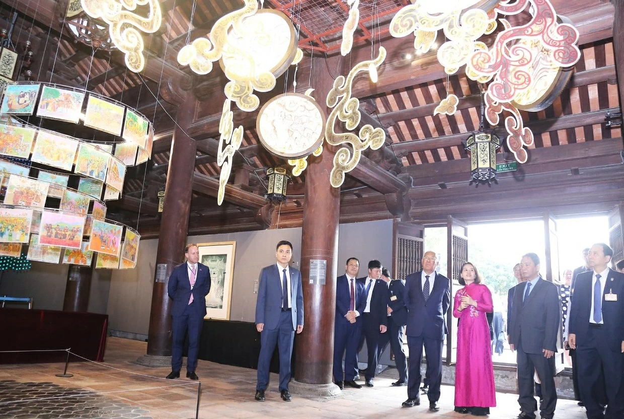 European Council President António Costa visits Van Mieu – Quoc Tu Giam and Metro Line 3 Project