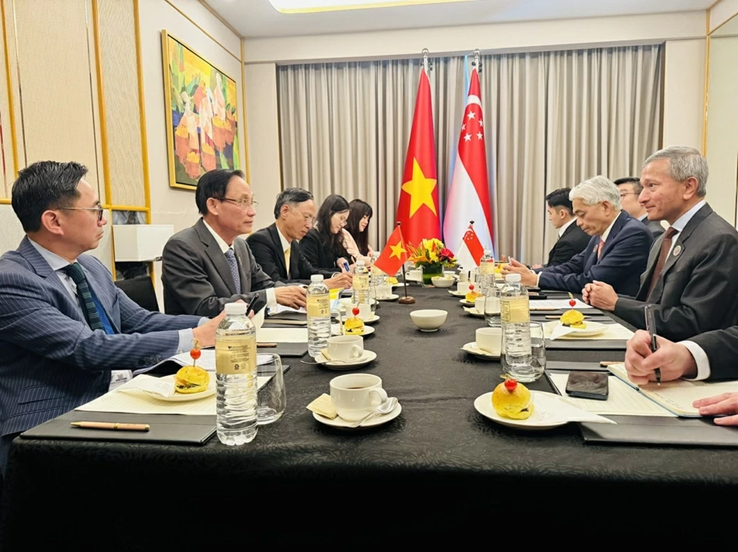 ASEAN is Vietnam's top priority in foreign policy, committed to building a united and strong community