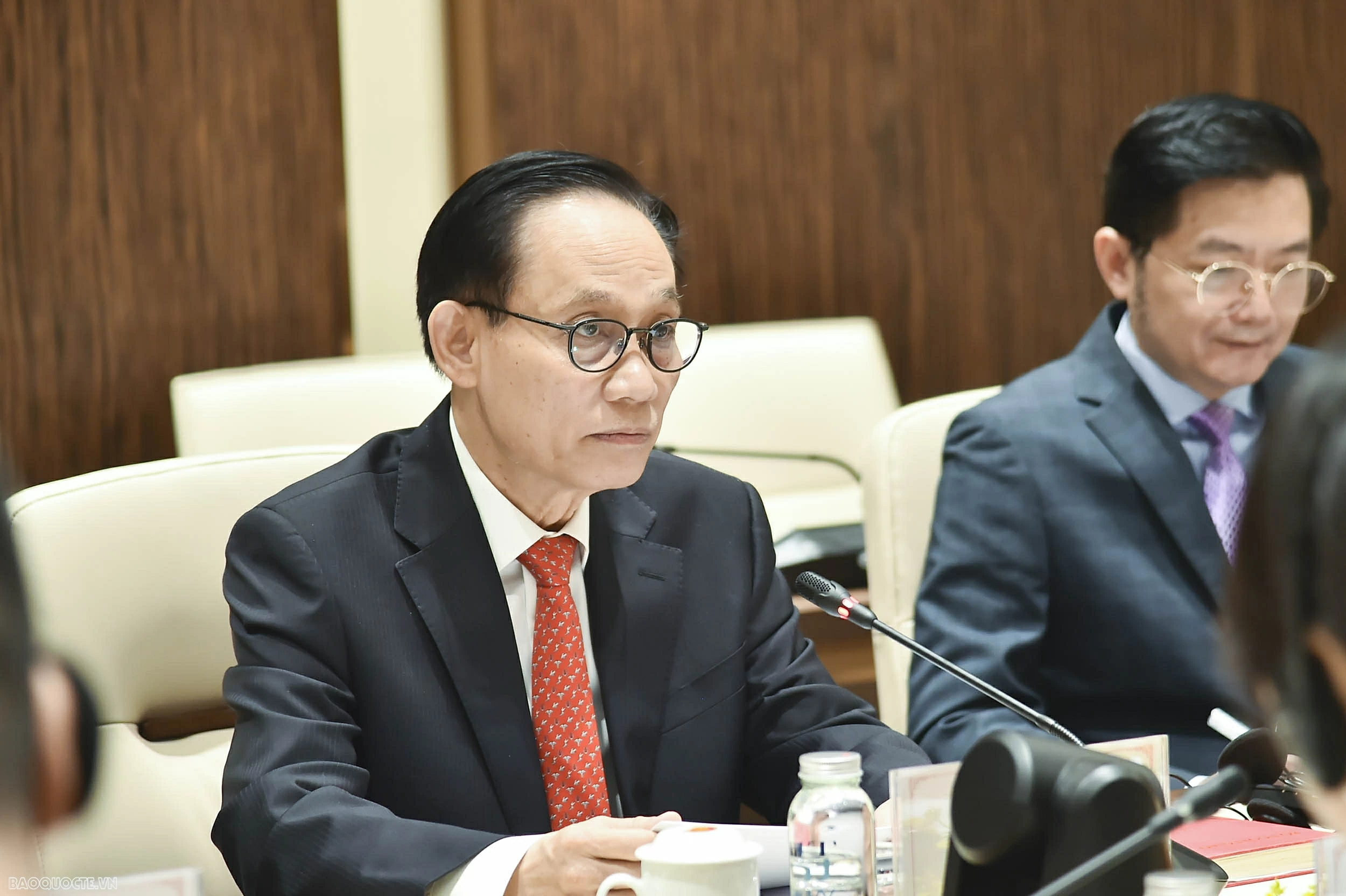 Politburo Member, Foreign Minister Le Hoai Trung holds talks with Special Envoy of General Secretary, President of China Xi Jinping