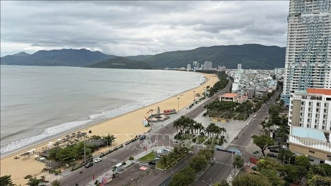 Quy Nhon receives 'ASEAN clean tourist city' title for the third time