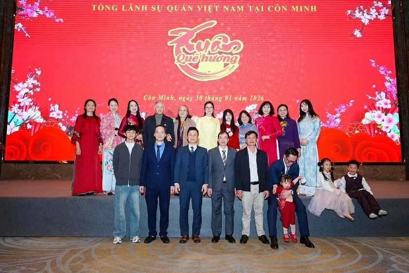 Warm Homeland Spring of the Vietnamese community in Yunnan, China Warm Homeland Spring of the Vietnamese community in Yunnan, China