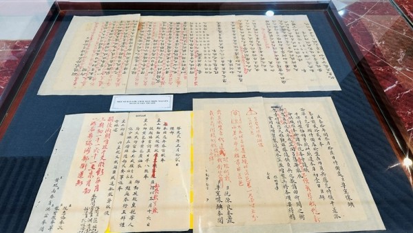 Bringing documentary heritage closer to the public