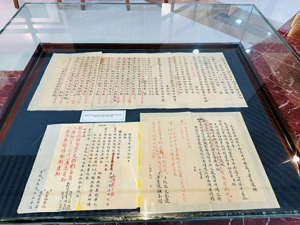 Bringing documentary heritage closer to the public