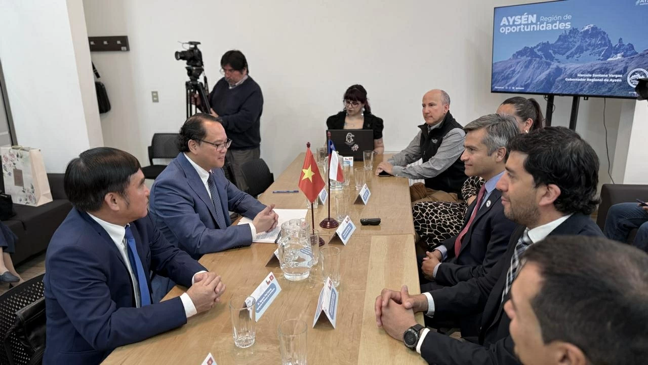 From Santiago to Patagonia: Vietnamese Ambassador expands cooperation in Chile's salmon region