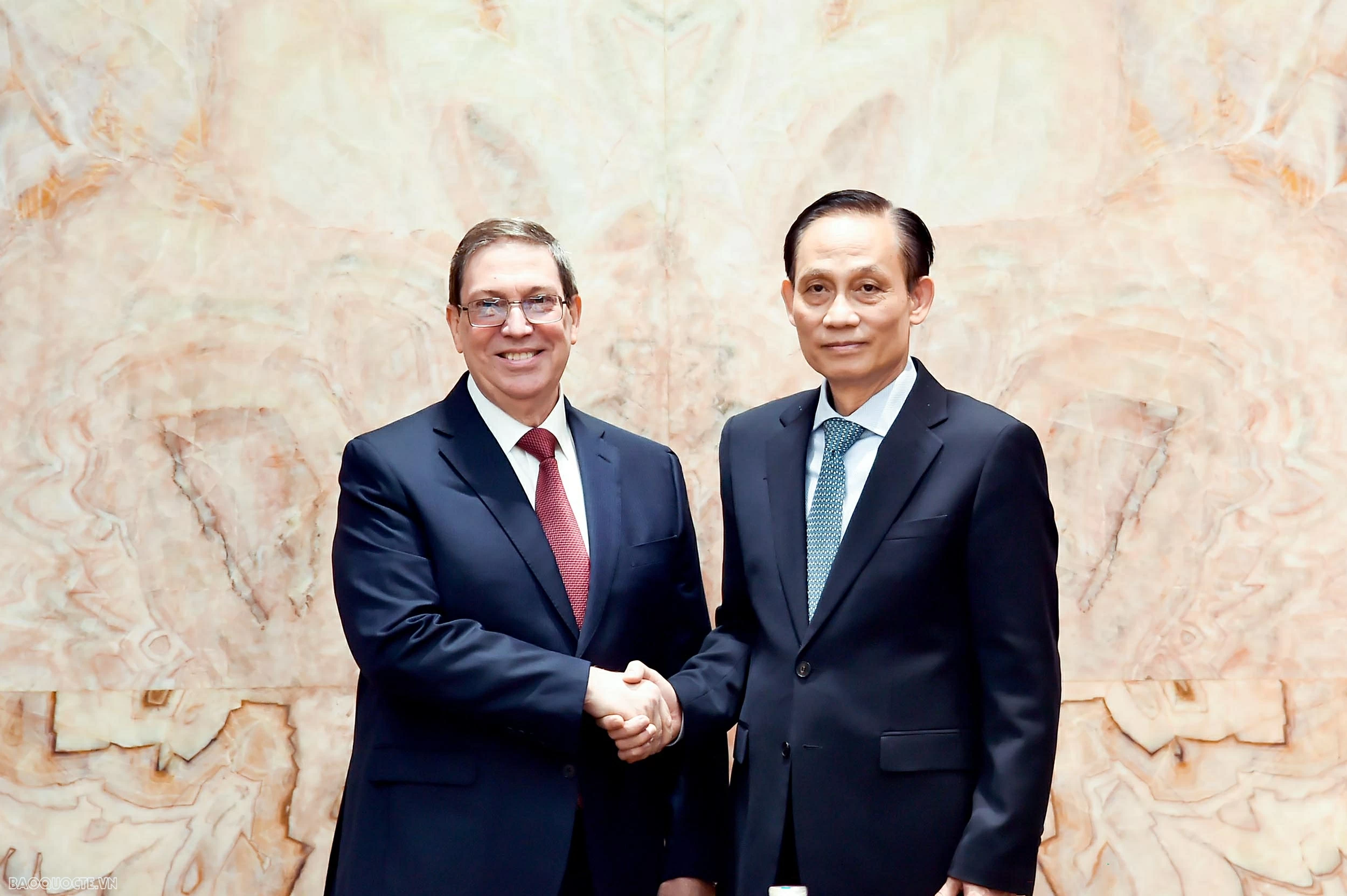 FM Le Hoai Trung holds talks with Cuba's Party and Special Envoy, Foreign Minister Bruno Rodríguez Parrilla